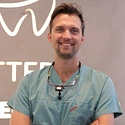 Profilbilde av maxillofacial kirurg Dominykas Dvylys